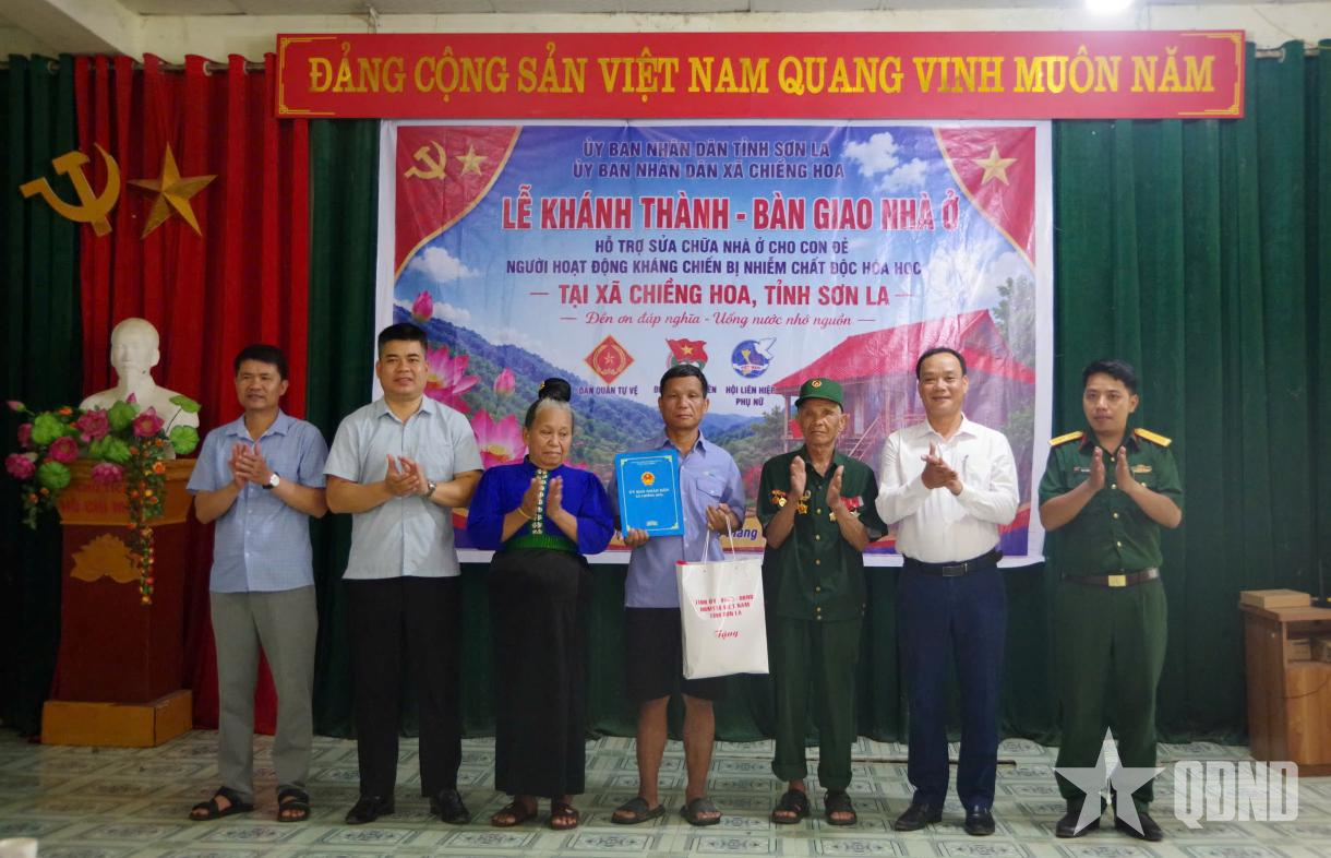 Sơn La bàn giao nhà ở cho con đẻ của người hoạt động kháng chiến bị nhiễm chất độc hóa học

